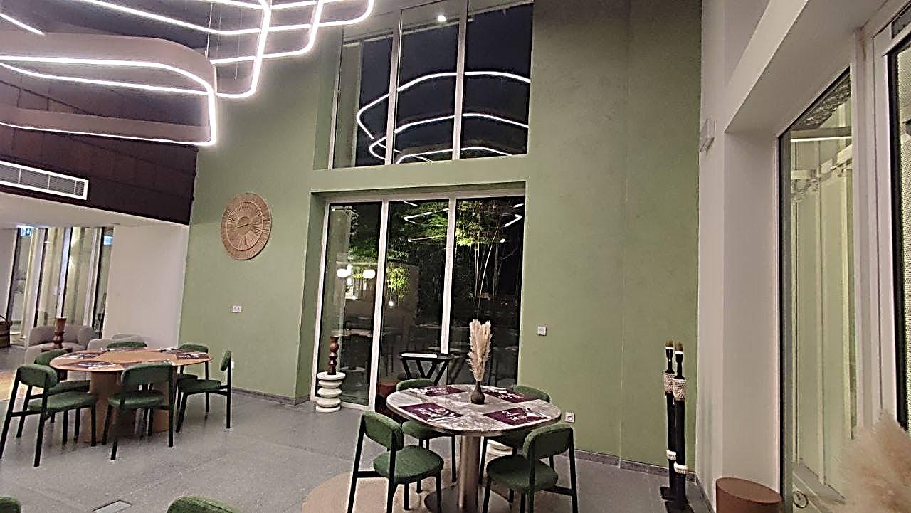 Finition Pietra Levigata réalisée par RESI-BAT à l’hôtel ONOMO